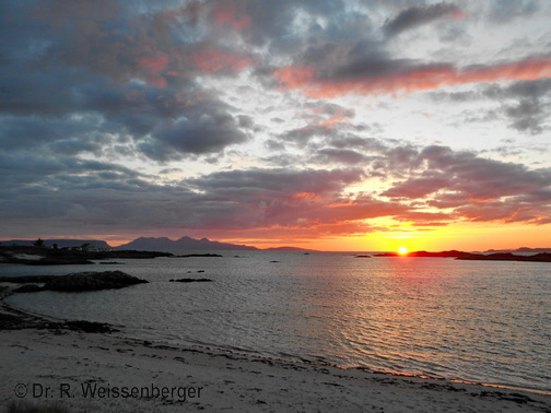 Sonnenuntergang über Rum, Morar, Schottland<br>